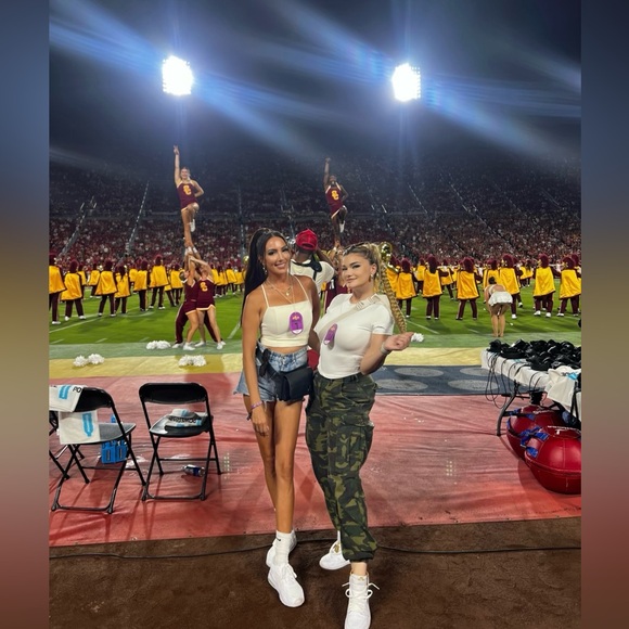 MEET YOUR POSHER! - Picture 3 of 16